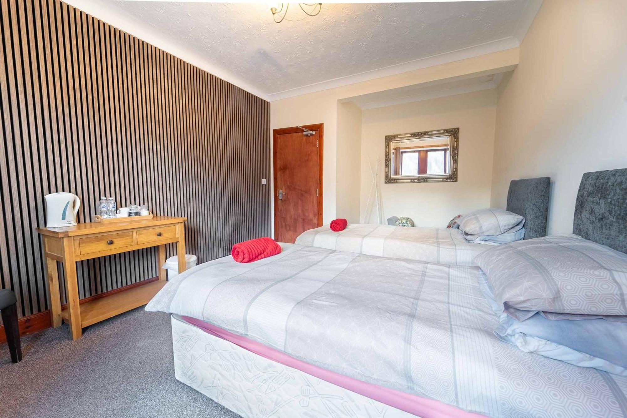 Prime Location Rooms In High Street Fort William Exterior foto